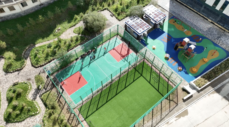 Play area and private lobby areas